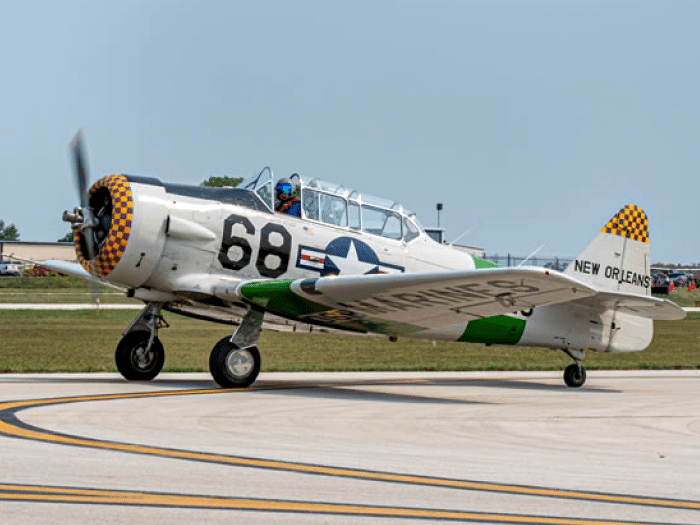 Plane preparing for takeoff on the tarmac. 